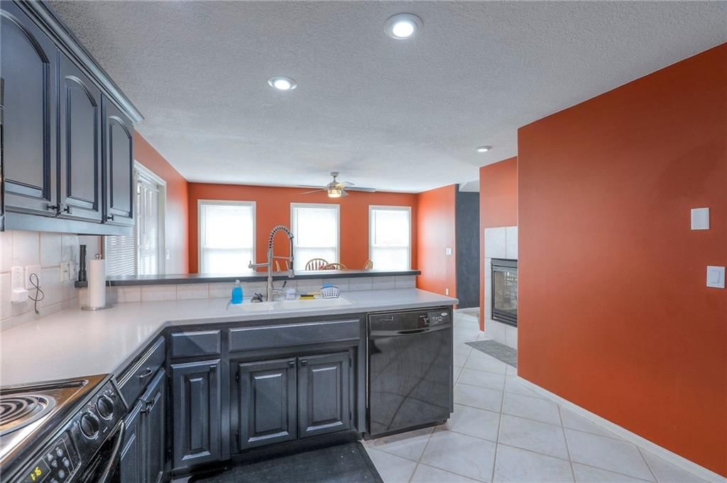 3336 S COCHISE Avenue — photo 27