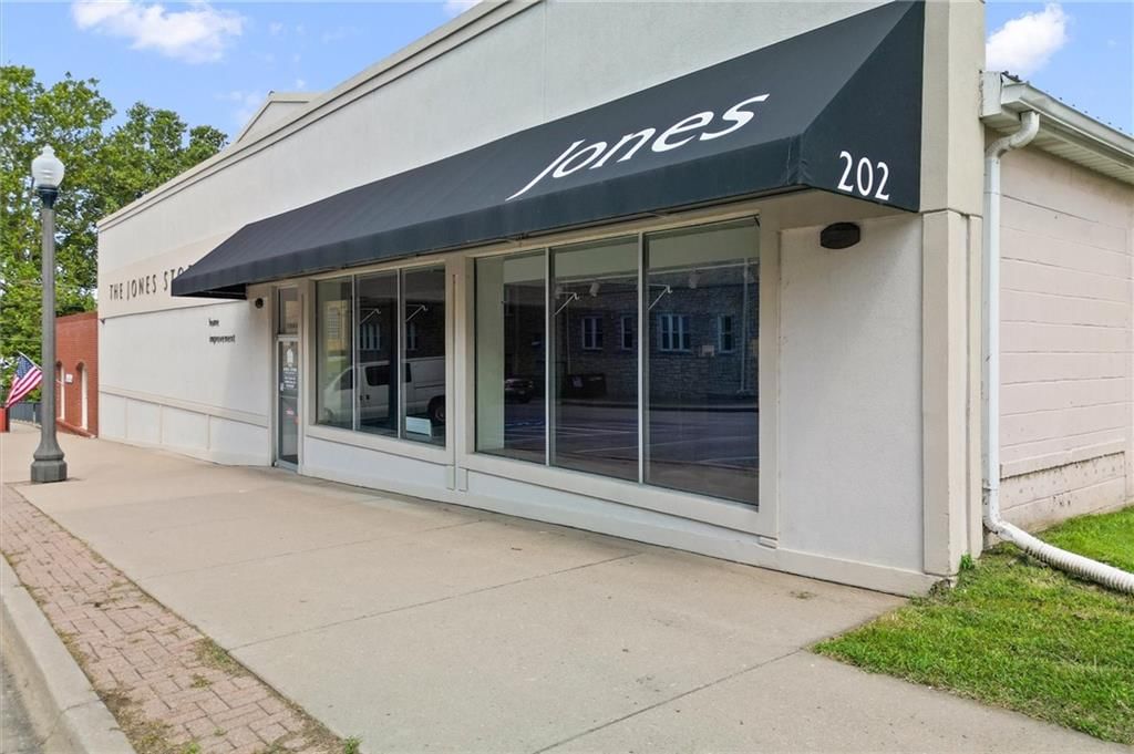 202 W North Main Street — photo 3