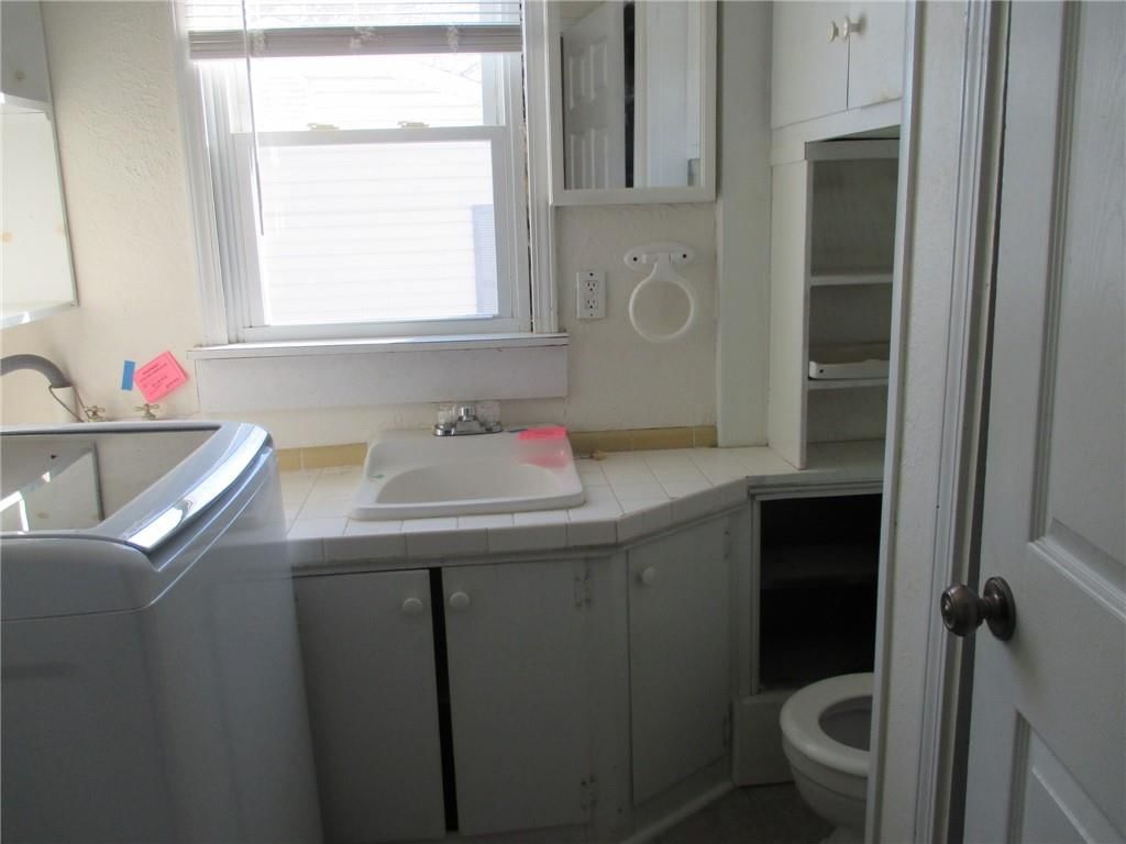 2106 E 9th Street — photo 3
