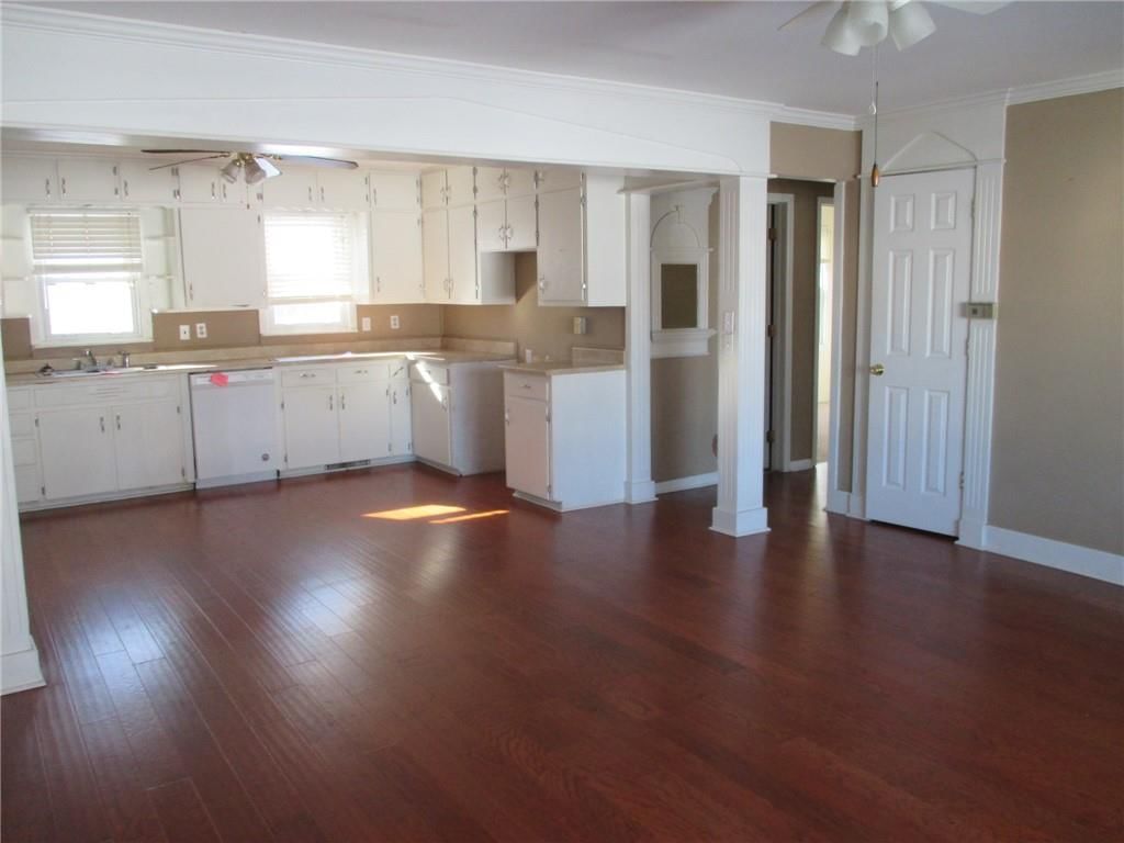 2106 E 9th Street — photo 9