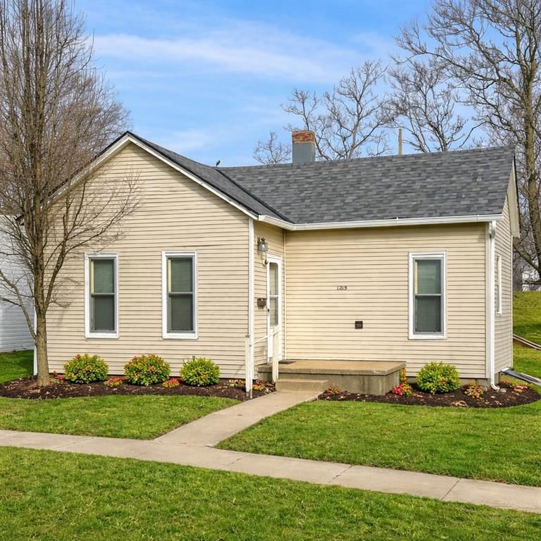 1215 E 4TH Street, Maryville, MO