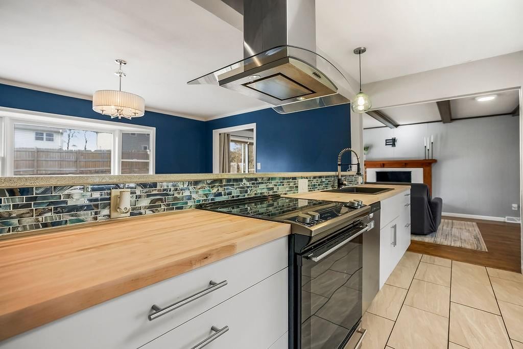 10816 Oak Street — photo 10