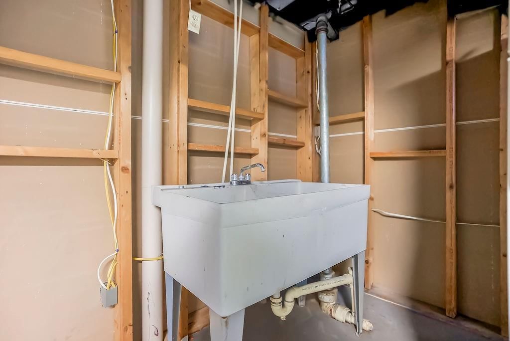 10816 Oak Street — photo 31