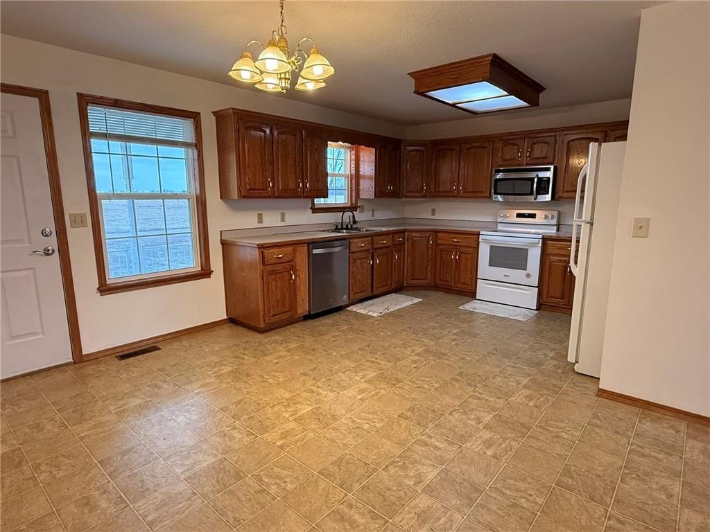 1007 N Main Street — photo 8
