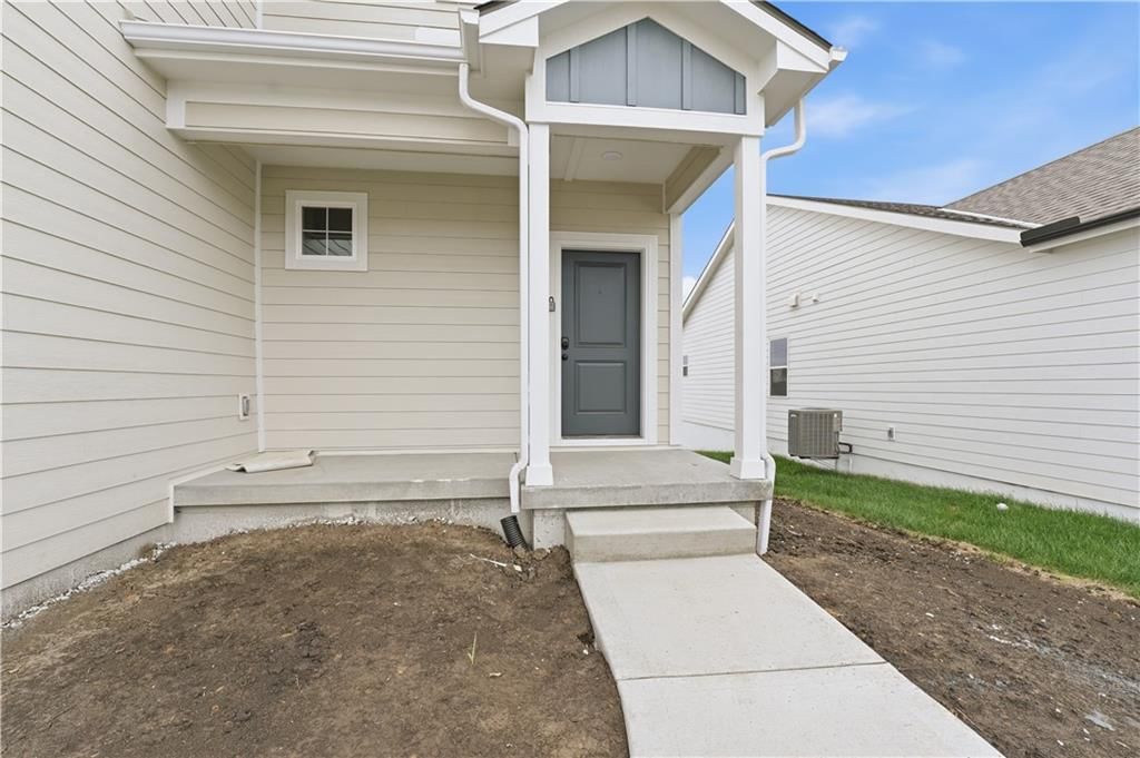 9641 N Colrain Avenue — photo 3