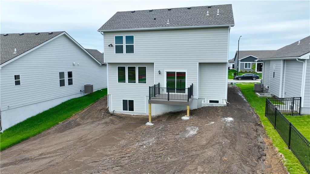 9641 N Colrain Avenue — photo 32