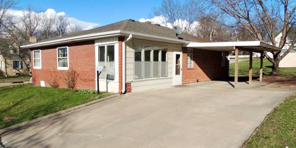 320 W EDWARDS Street — photo 2