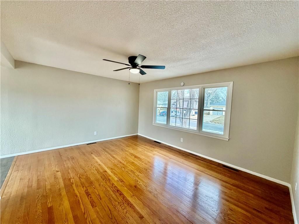 11718 Freemont Avenue — photo 2