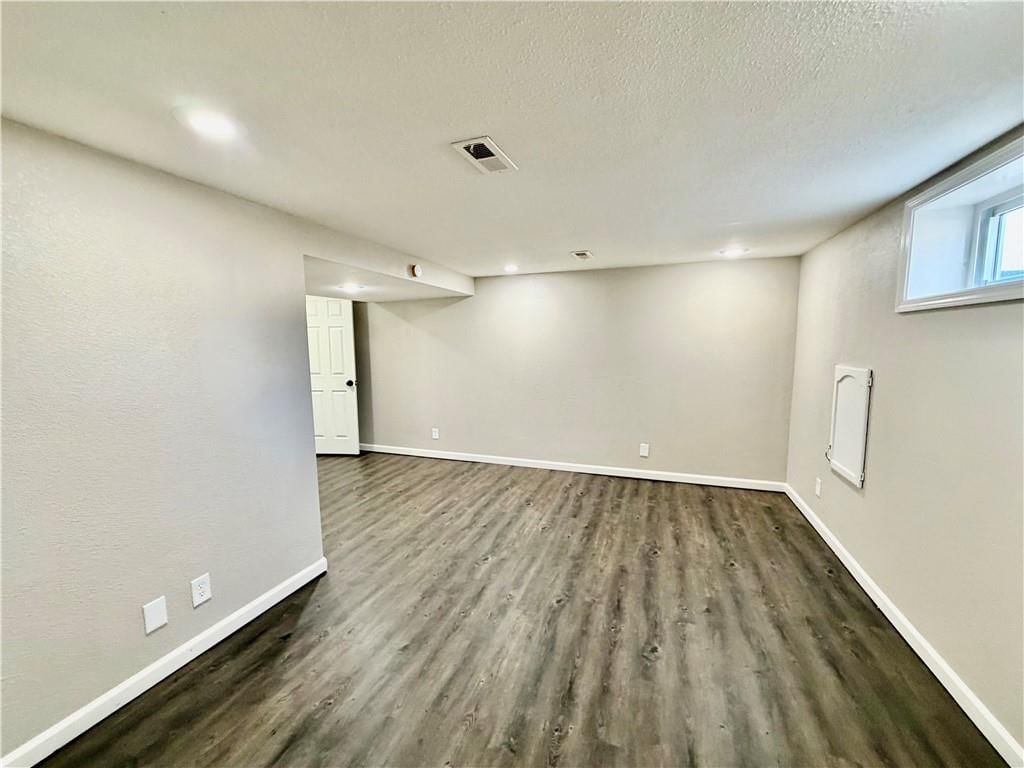 11718 Freemont Avenue — photo 17