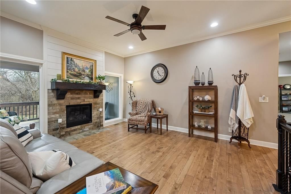 1402 NW Burr Oak Lane — photo 5