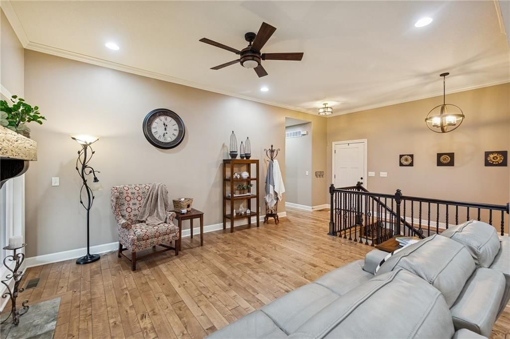 1402 NW Burr Oak Lane — photo 6