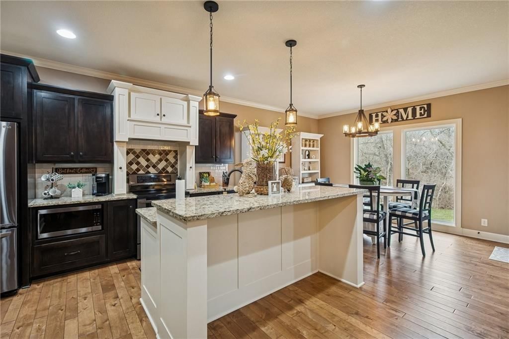 1402 NW Burr Oak Lane — photo 8