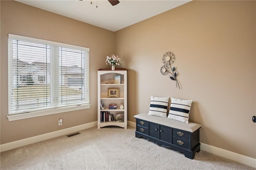 1402 NW Burr Oak Lane — photo 14