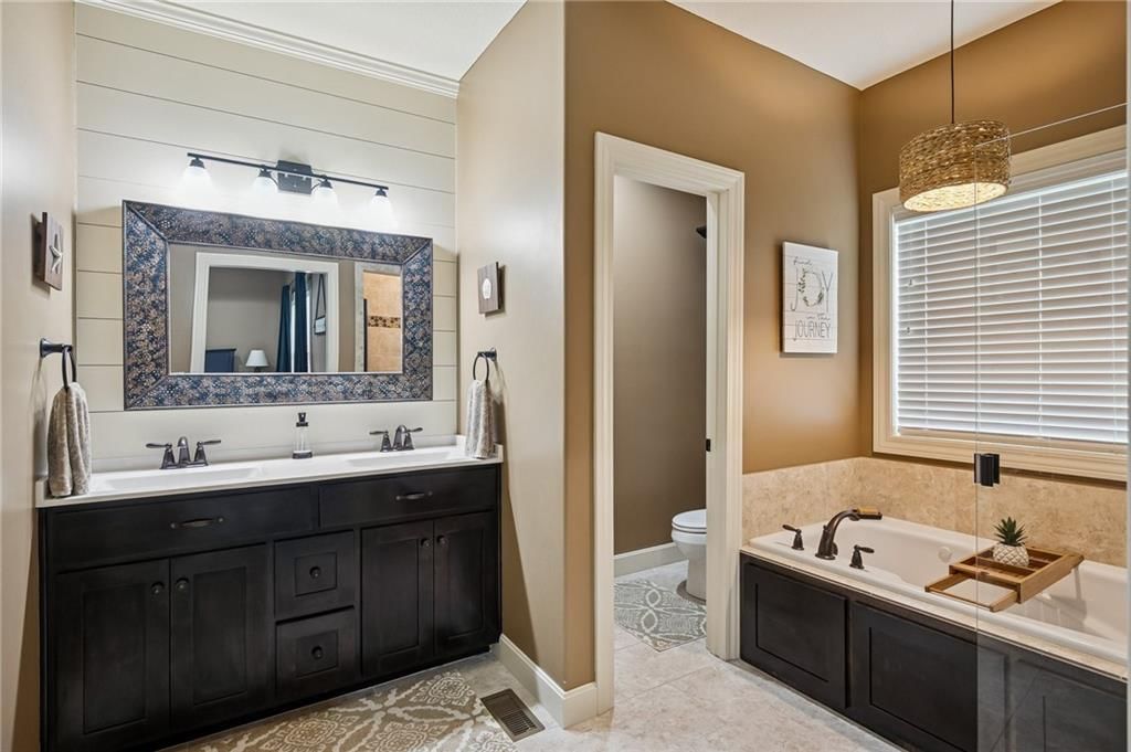 1402 NW Burr Oak Lane — photo 20