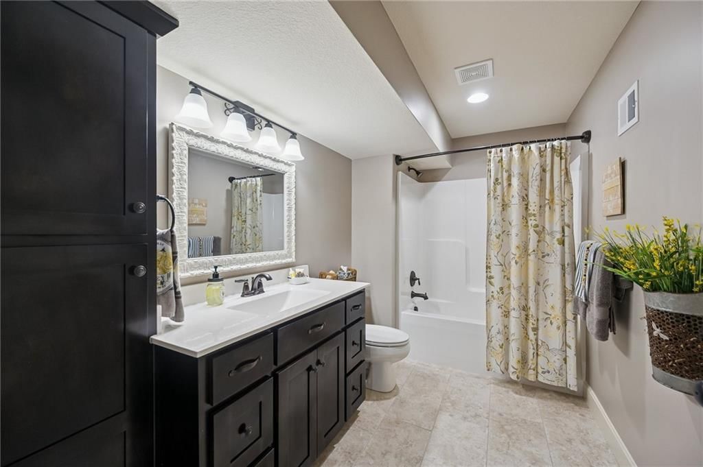 1402 NW Burr Oak Lane — photo 31