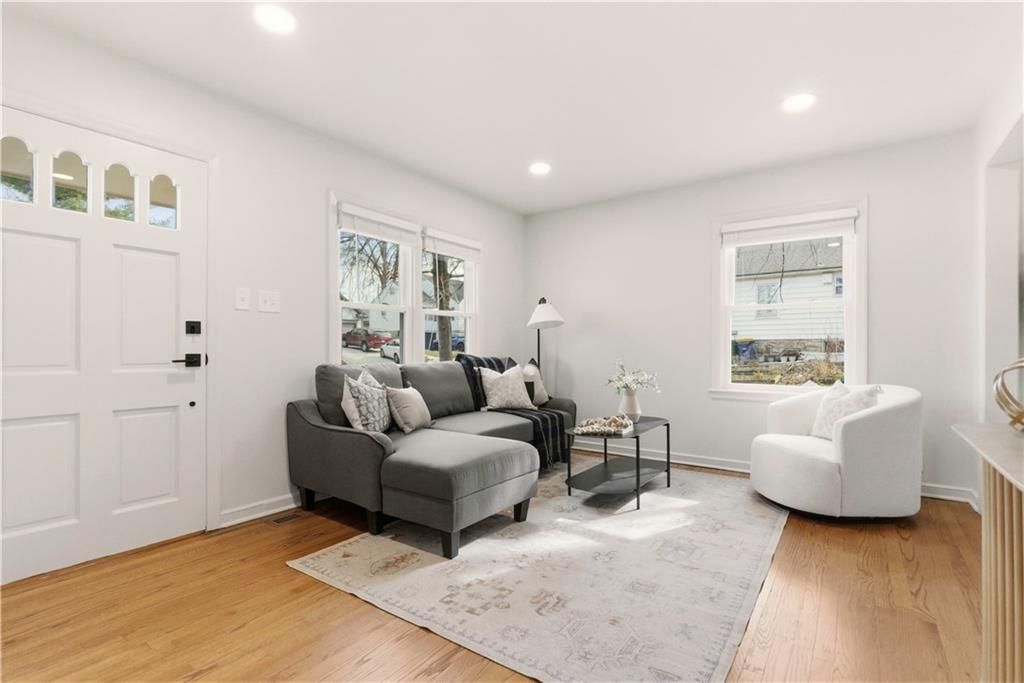 4720 Windsor Street — photo 3
