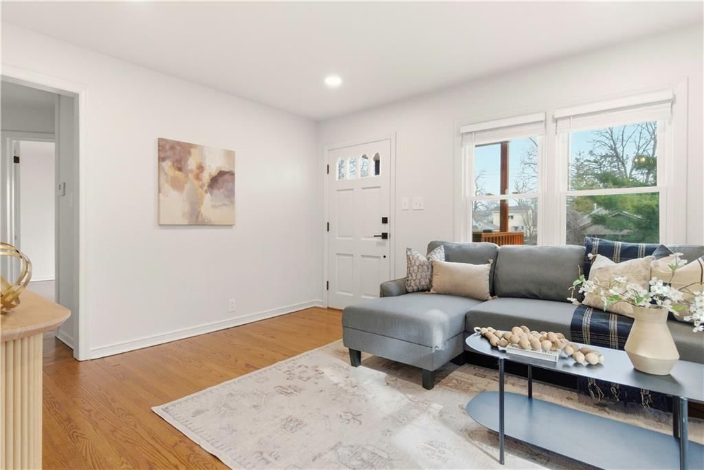 4720 Windsor Street — photo 4