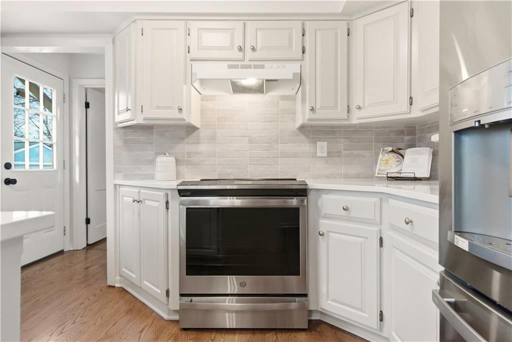 4720 Windsor Street — photo 8