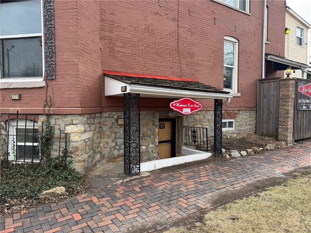 929 SW Huntoon Street — photo 2