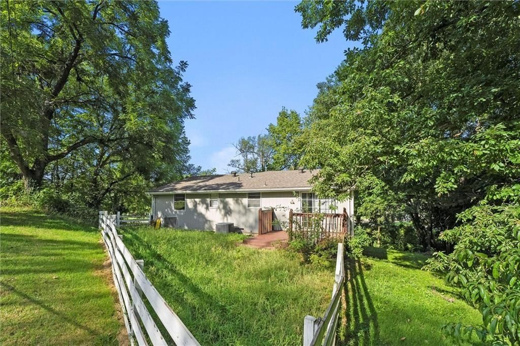 3801 NE Antioch Road — photo 24