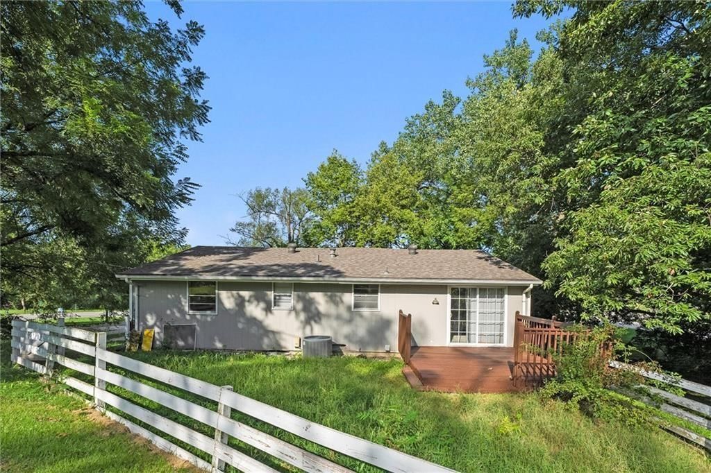 3801 NE Antioch Road — photo 25