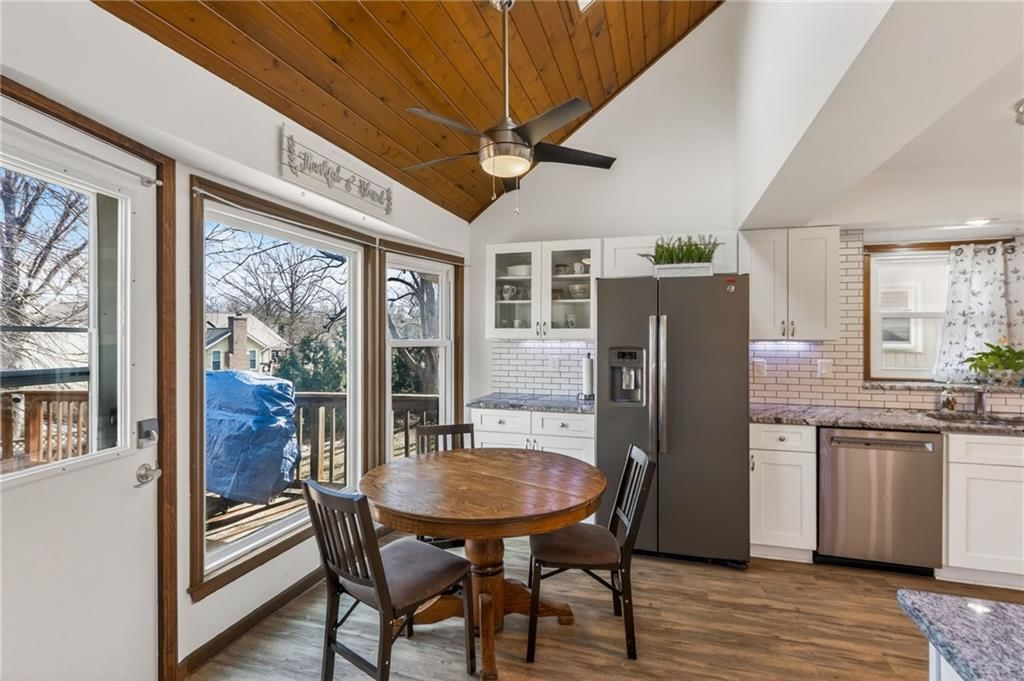 525 SE Vista Drive — photo 8