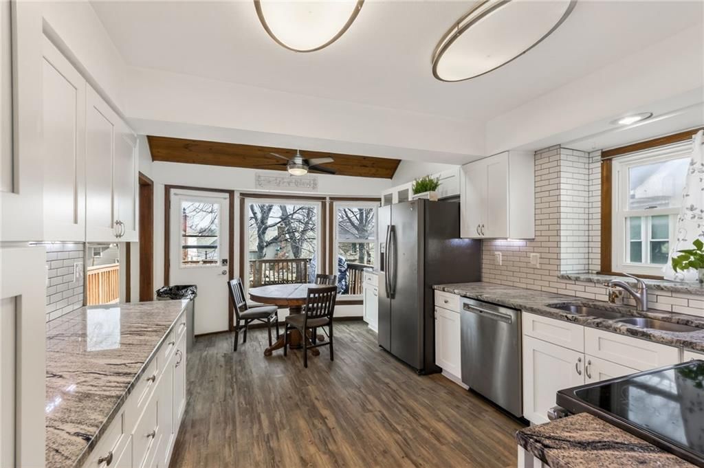 525 SE Vista Drive — photo 12
