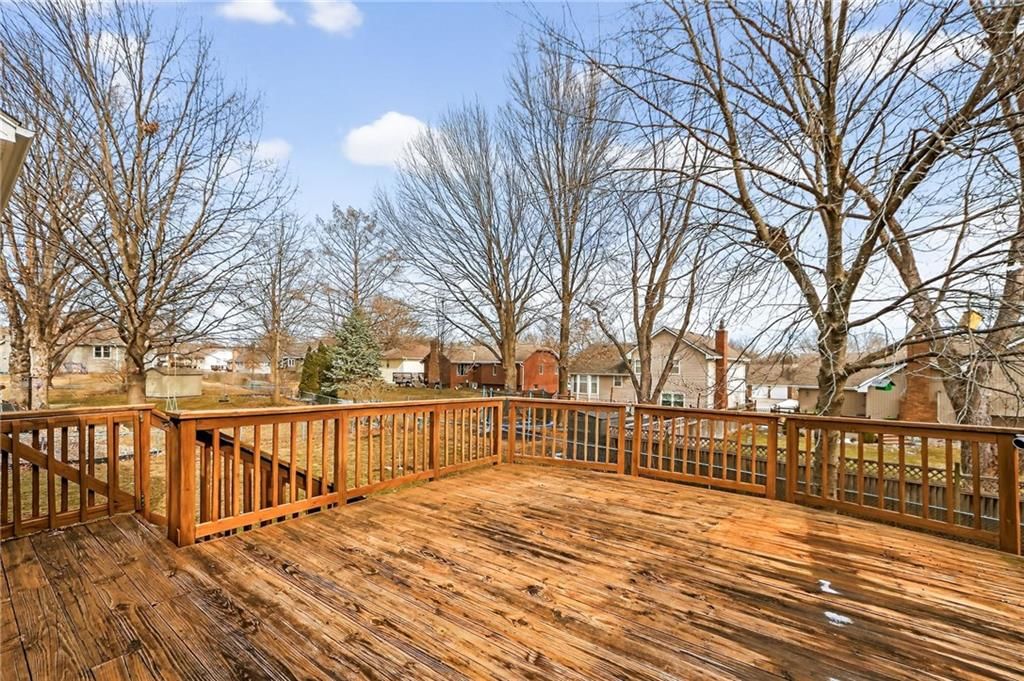 525 SE Vista Drive — photo 37