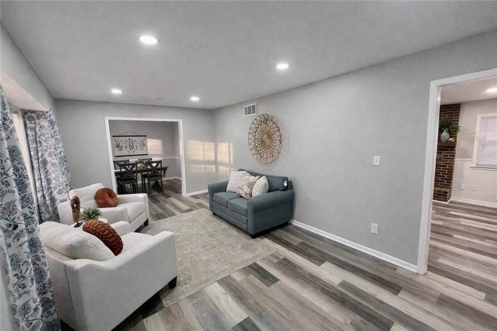 3807 S Fuller Avenue — photo 4