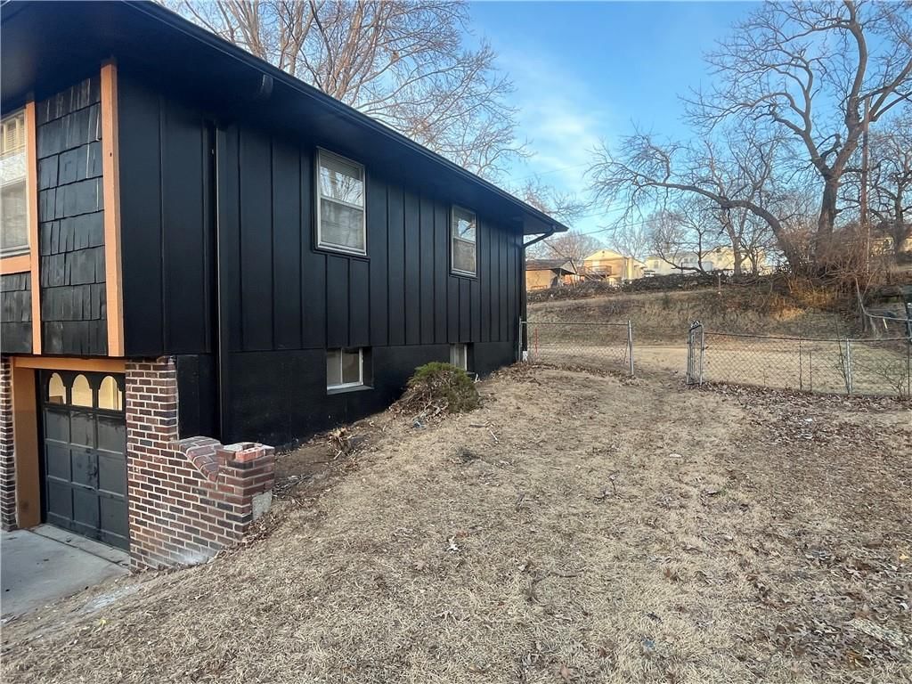 3807 S Fuller Avenue — photo 32