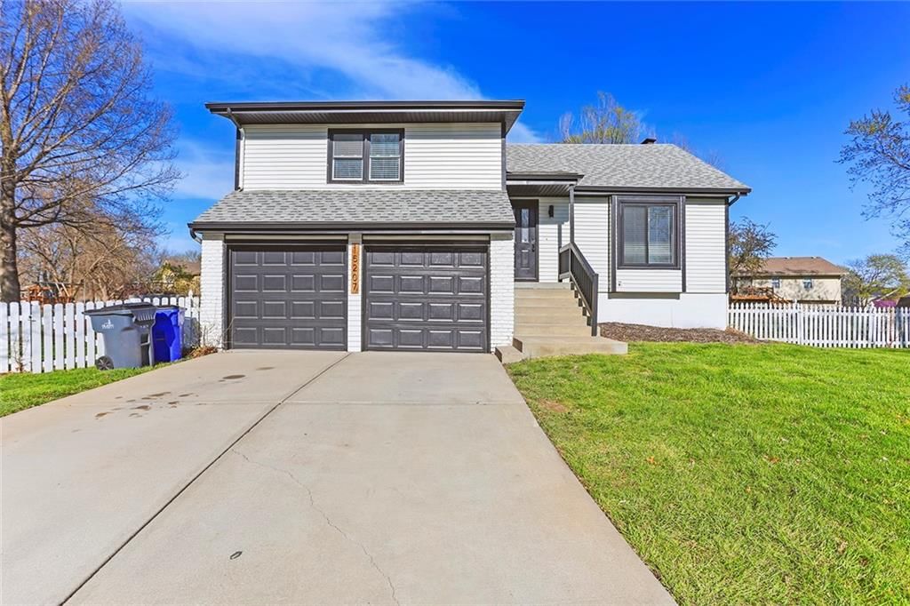 15207 S NAVAHO Drive, Olathe, KS
