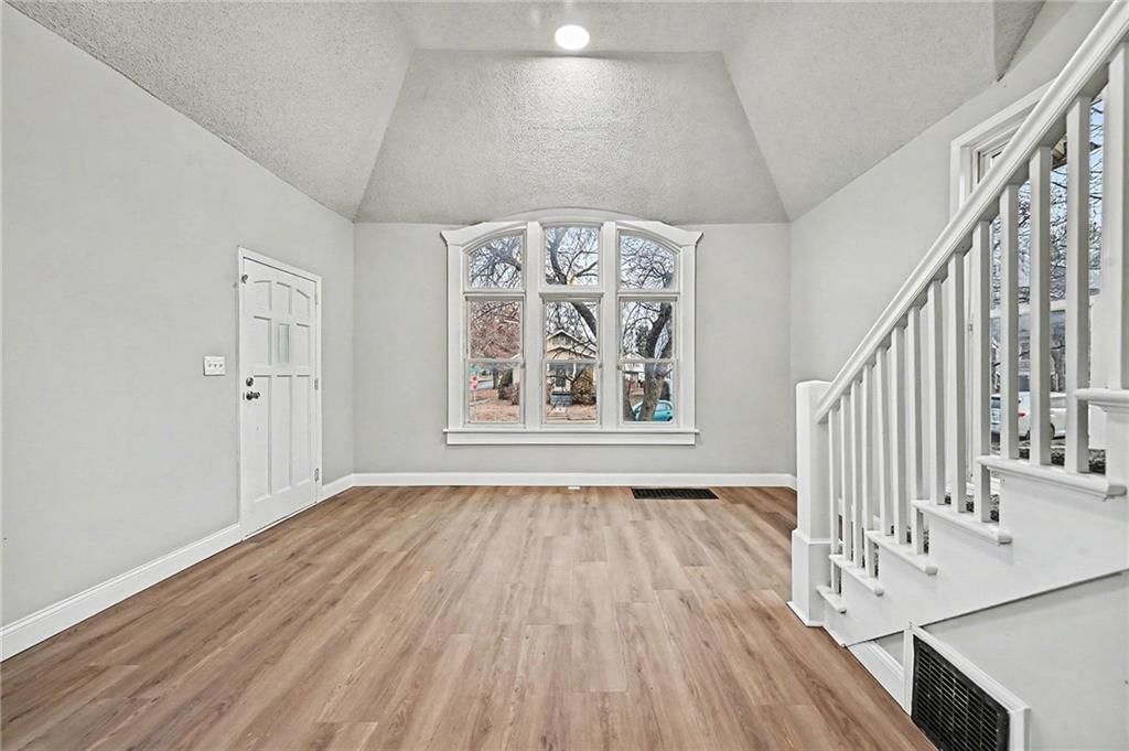 401 S Noyes Boulevard — photo 5