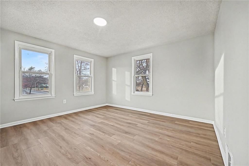 401 S Noyes Boulevard — photo 16
