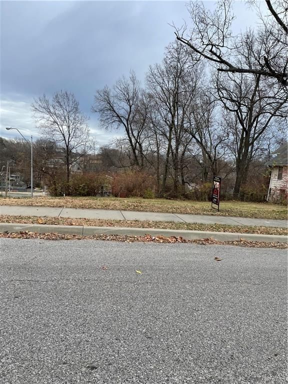 806 E Linwood Boulevard — photo 1