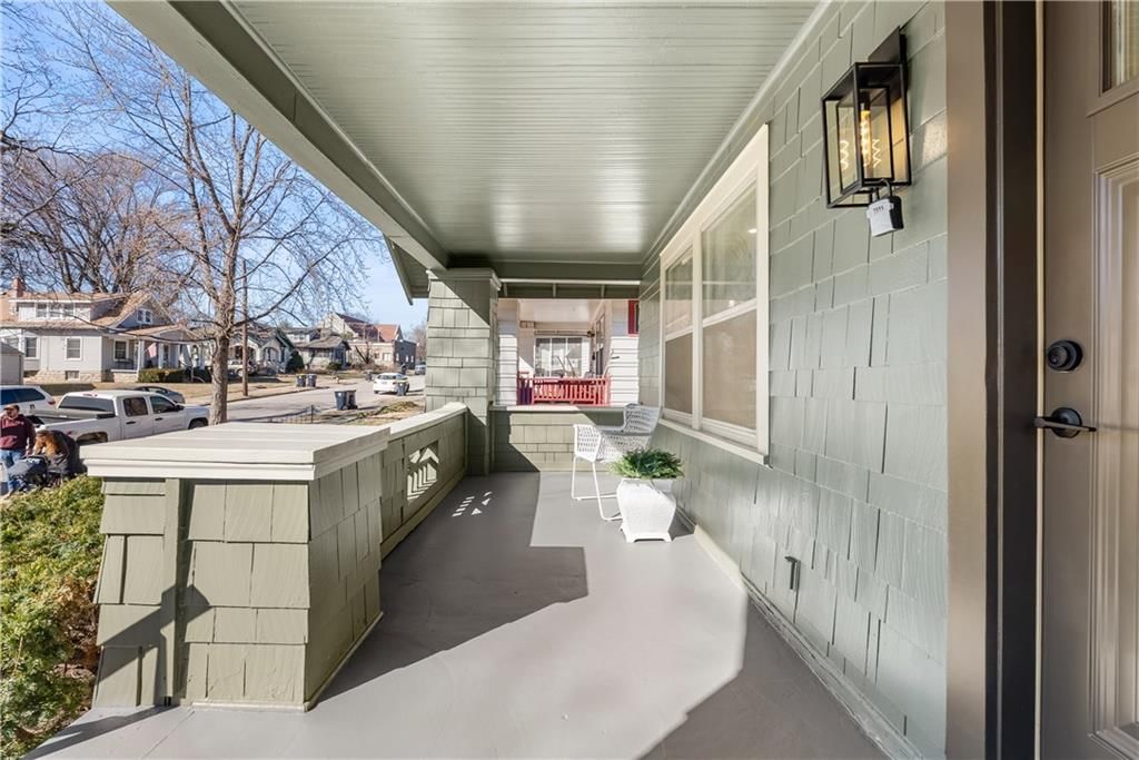 216 W 73rd Terrace — photo 4