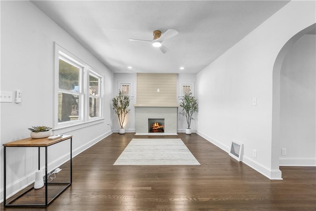 216 W 73rd Terrace — photo 9