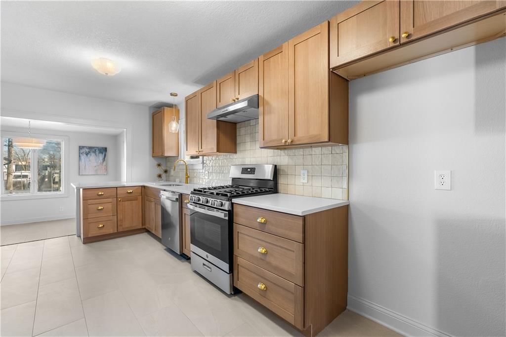 216 W 73rd Terrace — photo 16
