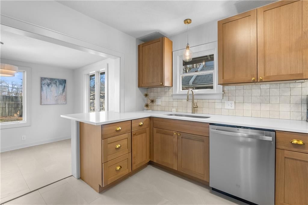 216 W 73rd Terrace — photo 17