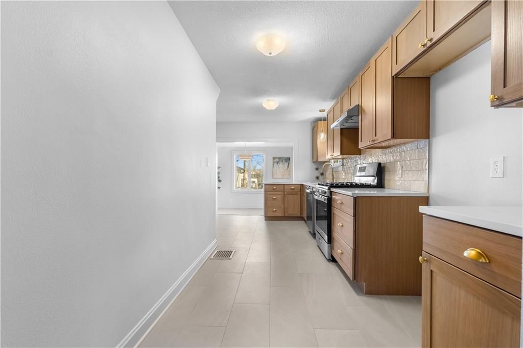 216 W 73rd Terrace — photo 18