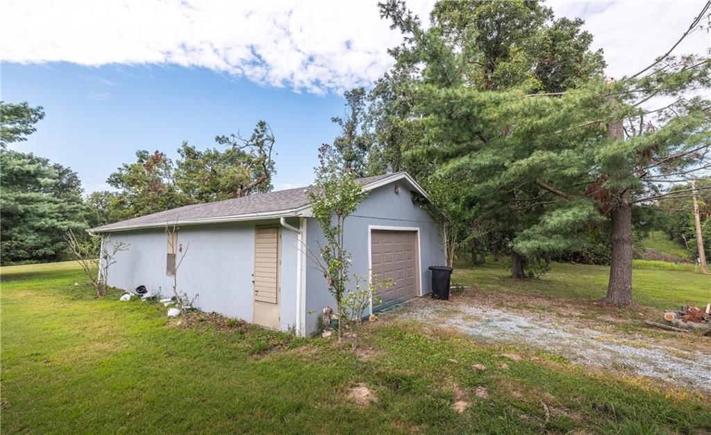 27093 Karrs Park Avenue — photo 40