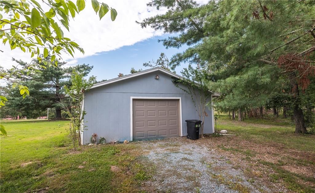 27093 Karrs Park Avenue — photo 41