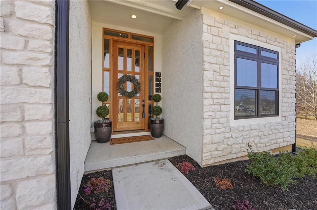5852 S National Drive — photo 3
