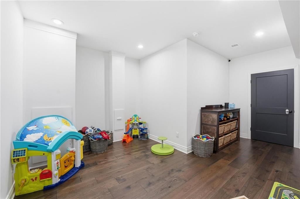 5852 S National Drive — photo 48