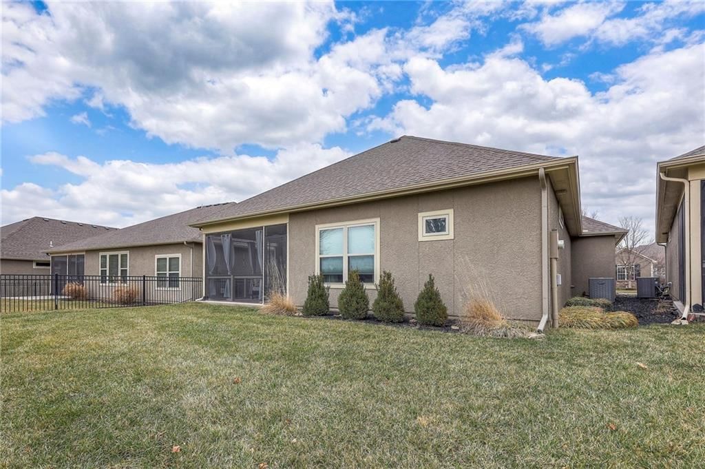 2250 Lake Pointe Dr Drive — photo 35