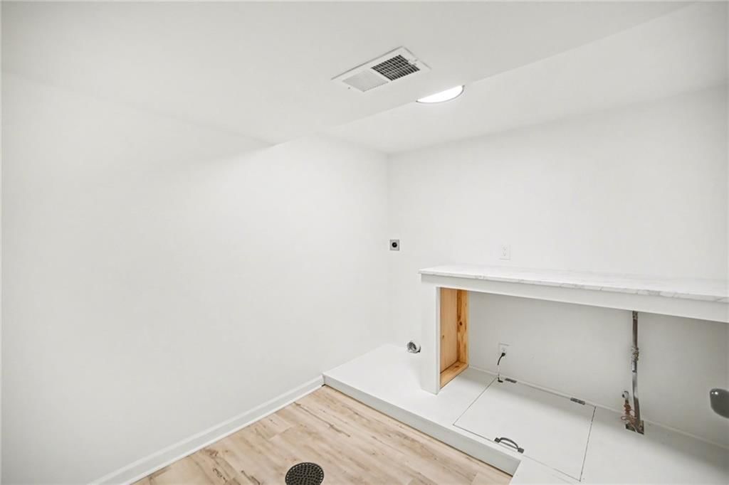 619 E 109th Terrace — photo 10