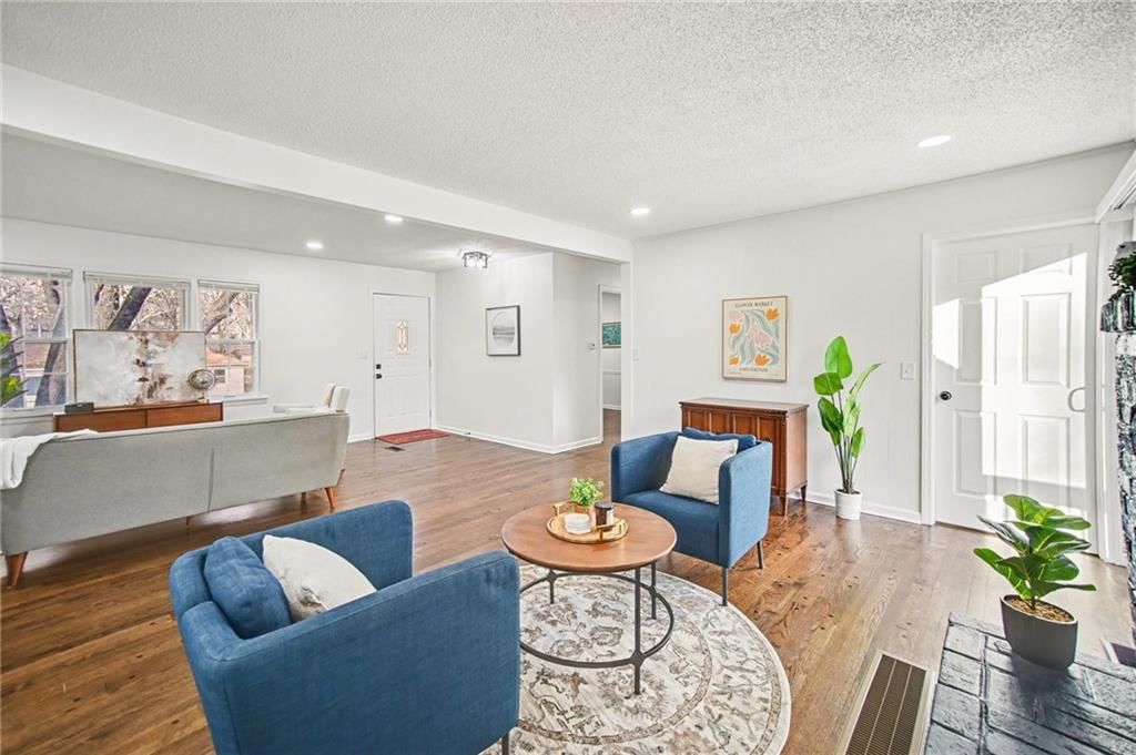 619 E 109th Terrace — photo 15
