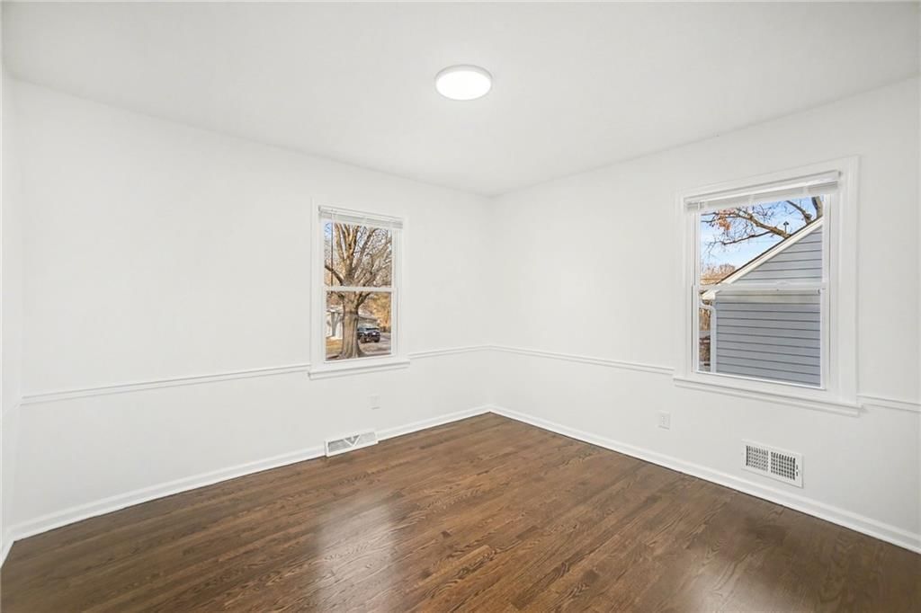619 E 109th Terrace — photo 23