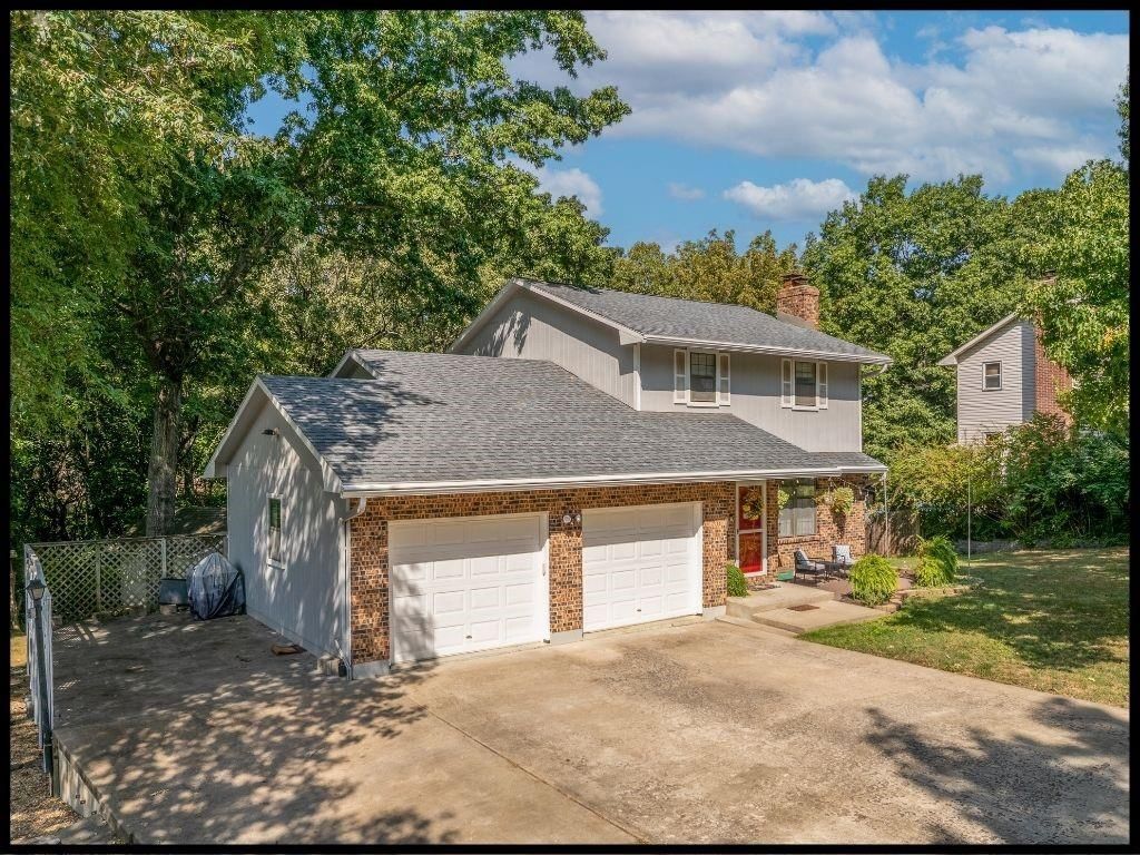 1411 Woodlawn Drive — photo 2