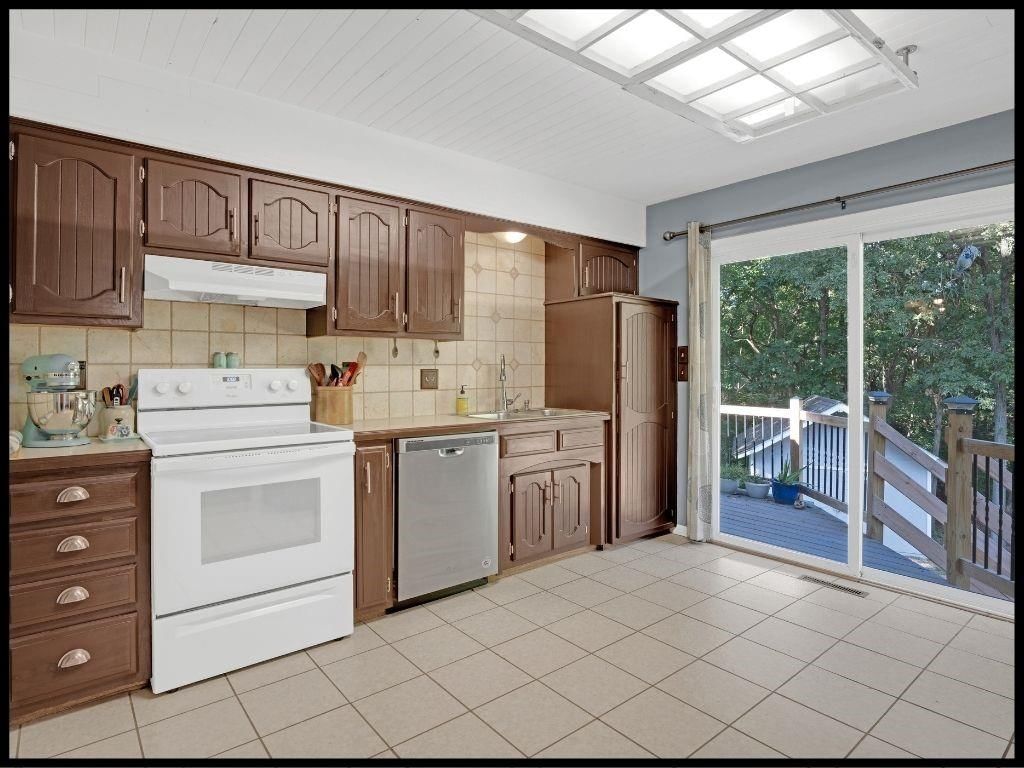 1411 Woodlawn Drive — photo 14