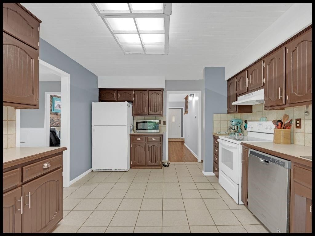 1411 Woodlawn Drive — photo 16